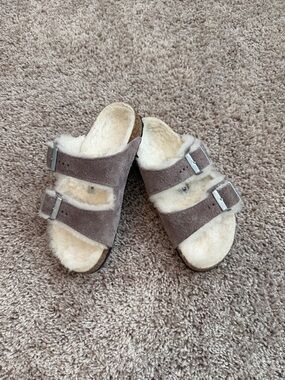 Birkenstock Kids Shearling Double-Strap Slide Sandals in Gray-Brown